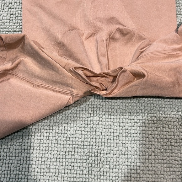 SOANX Oncore high waisted mid thigh shaping shorts - Picture 3 of 5